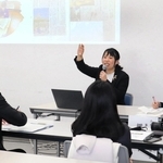 教育現場での新聞活用方法が紹介されたＮＩＥ実践発表会＝神戸新聞社