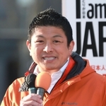 街頭演説をする参政党の神谷宗幣代表＝６日午後、姫路市駅前町（撮影・辰巳直之）