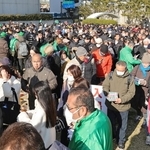 衆院選中、高市早苗首相が初めて神戸入り。演説会場は有権者らでごった返した＝１月２９日、神戸市垂水区（撮影・笠原次郎）