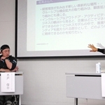 好日山荘の松本良一社長（右）やＮＰＯ法人「須磨ユニバーサルビーチプロジェクト」の木戸俊介代表（中央）らが研究者とともに参加したパネル討論＝神戸市立中央区文化センター