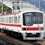 神戸市北区や西区に住む市民らの重要な移動手段となっている神戸電鉄＝１６日午前、神戸市北区山田町下谷上