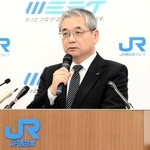 会見するＪＲ西日本の倉坂昇治社長＝大阪市北区