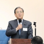 立憲民主党兵庫県連の定期大会であいさつをする立民の水岡俊一代表＝22日午後、神戸市中央区