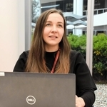 １千人以上の社員に向けてウクライナの文化や歴史を紹介しているネスホディム・アローナさん＝大阪市淀川区