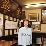 阪神・淡路大震災による被害や店舗再開に向けた苦労を語る「金盃森井本店」の森井美穂さん＝神戸市中央区北長狭通２