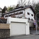 強制競売の入札が行われることが分かった神戸山口組の井上邦雄組長宅＝２５日午後、神戸市北区