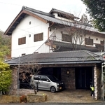 強制競売の入札が行われることが分かった神戸山口組の井上邦雄組長宅＝２５日午後、神戸市北区