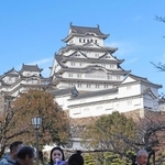 入城料が改定される姫路城＝２５日午後、姫路市本町（撮影・辰巳直之）