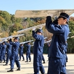 暴動の制圧などを想定した部隊訓練＝２０２３年１１月、芦屋市朝日ケ丘町、兵庫県警察学校