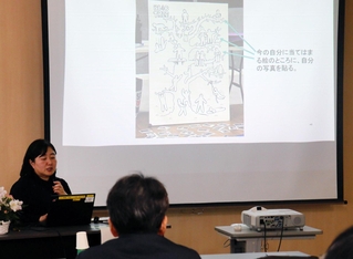 「ヤングケアラーの現状と支援のあり方」と題して講演した濱島淑恵氏＝神戸市兵庫区下祇園町、神戸少年鑑別所