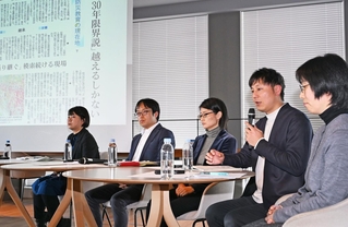 「みんなで考える新しい市民社会」と題して行われたパネル討論＝神戸市中央区加納町４、アンカー神戸（撮影・斎藤雅志）