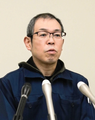 震災アスベストによる労災認定を受け、会見する登日廣幸さん＝２日午前、神戸市内