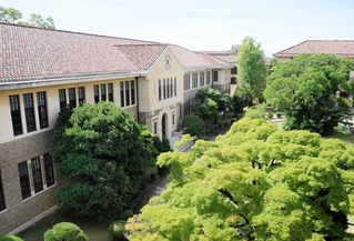 神戸女学院＝西宮市