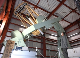 西はりま展望台の上松赤外線望遠鏡＝３日夜、佐用町西河内（撮影・大田将之）