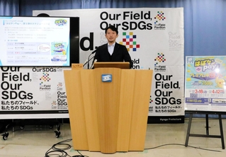 定例会見で話す兵庫県の斎藤元彦知事＝４日午後、県庁