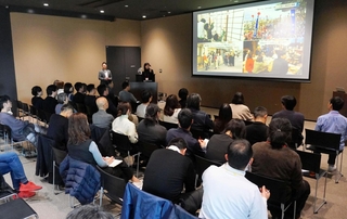 空き家再生について議論を重ねたプランを発表するエリアマネジメント実践塾の受講生ら＝姫路市神屋町