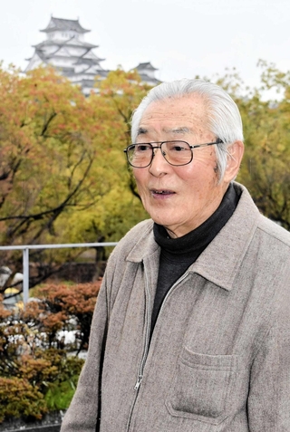 姫路城の「昭和の大修理」の思い出を語る西村吉一さん＝２０２０年３月、姫路市本町、市立城郭研究室