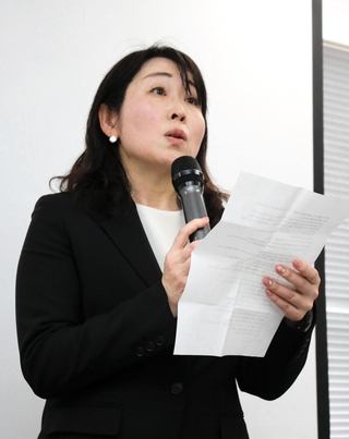 中国出向中の夫を過労自死で亡くした験馬綾子さん＝大阪市北区梅田１