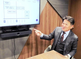 身寄りのない高齢者が増え、「安心できる終活支援は時代の要請」と語る全終協の西木文明理事＝神戸市中央区