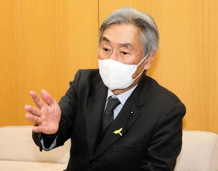 政務活動費の返還について経緯を説明する伊藤傑兵庫県議＝２３日午後、県庁