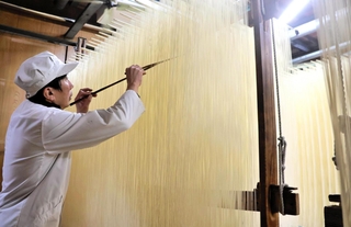 地理的表示保護制度の対象に登録された「淡路島手延べそうめん」＝南あわじ市福良乙