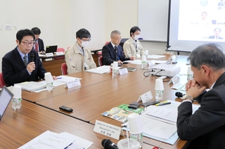 明石海峡公園淡路地区の活性化に向けて意見交換した会合＝神戸市中央区海岸通、神戸地方合同庁舎