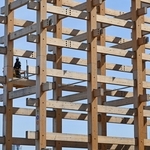 解体される大屋根リング＝５日午後、大阪市此花区の夢洲（撮影・大田将之）