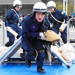 救出救助の技能を競う署員ら＝小野市内