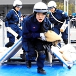 救出救助の技能を競う署員ら＝小野市内