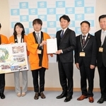 兵庫県の新庁舎整備で県産木材の利用を要望する県木材青年クラブの田和良介会長（左から３人目）ら＝県庁