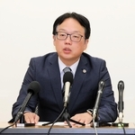 閉廷後、会見する被害女性代理人の若宮隆幸弁護士＝１２日午後、姫路市北条１、兵庫県弁護士会姫路支部会館