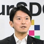 定例会見で話す兵庫県の斎藤元彦知事＝18日午後、県庁