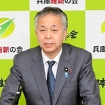 記者会見する兵庫維新の会の金子道仁代表＝１９日夜、神戸市中央区北長狭通４