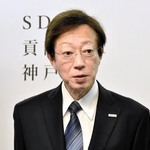 定例会見で自身の考えを述べる神戸市の久元喜造市長＝神戸市中央区加納町６、神戸市役所