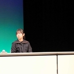 島田叡を切り口にした平和シンポでは兵庫高校の齋藤颯太さん（左）、沖縄・那覇高校の神里愛佳さん（中央）が参加。県の枠を超えて本音をぶつけた＝神戸文化ホール