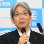 退任を前に記者会見に臨む服部洋平副知事＝３１日午後、神戸市中央区、兵庫県庁（撮影・丸山桃奈）