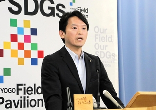定例会見で話す兵庫県の斎藤元彦知事＝９日午後、県庁