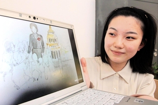 高校生平和大使として活動した原野蓉子さん。紙芝居には武田キヨさんの絵も入れた＝西宮市内