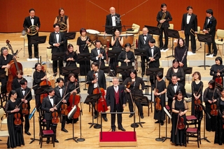 ３月に定期演奏会を開いた神戸市室内管弦楽団。存廃の岐路に立つ＝神戸市中央区楠町４、神戸文化ホール（ⓒ米田フォト）