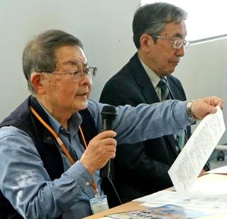 組織罰導入の必要性について意見を交わす大森重美さん（左）ら遺族＝１１日午後、東京都千代田区