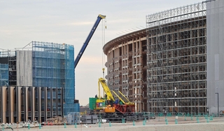 大屋根リングの解体工事などが進む大阪・関西万博の会場跡地＝大阪市此花区の夢洲（撮影・笠原次郎）