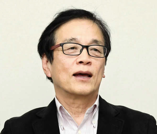 阪神・淡路大震災で被災し、熊本地震では２度の大きな揺れを経験した辻本剛三さん＝西宮市鳴尾浜１