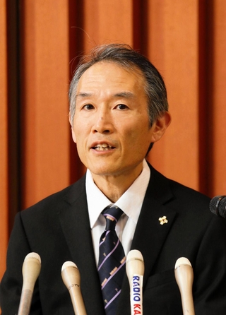 着任会見で抱負を述べる神戸地検の清野憲一検事正＝神戸市中央区橘通１