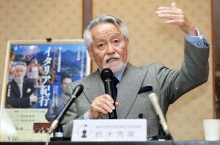 神戸市室内管弦楽団の定期公演と今後について語る鈴木秀美音楽監督＝１６日午後、神戸市中央区楠町４、神戸文化ホール（撮影・鈴木雅之）