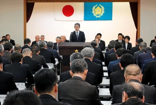 署長会議で訓示する小西康弘本部長＝県警本部