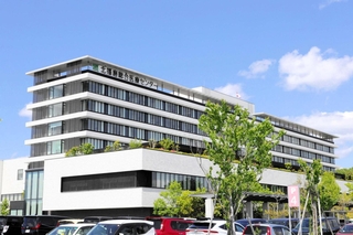 救急患者の受け入れ増などで累積赤字に転じた北播磨総合医療センター＝小野市市場町