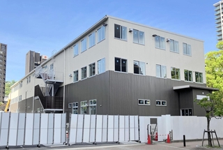 建設が進む生田署の仮設庁舎＝神戸市中央区下山手通５