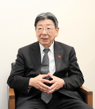 被災後の宮城県南三陸町の歩みを語る佐藤仁さん＝洲本市本町４（撮影・上田勇紀）