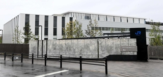 尼崎ＪＲ脱線事故の車両保存施設＝大阪府吹田市