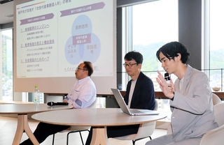 「アンカー神戸」開設５周年の記念イベントで行われたパネル討議＝神戸市中央区加納町４、アンカー神戸